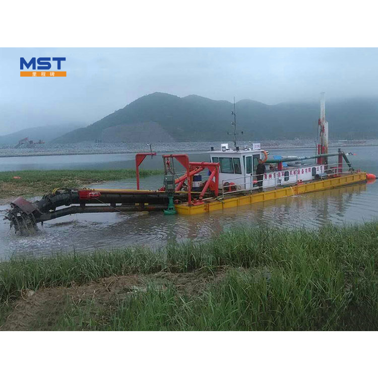 What is the difference between a cutter suction dredger and a trailing suction dredger?